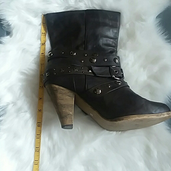 Boots - Picture 6 of 8